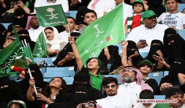 السعودية ستَسمح للنساء بدُخول ثلاثة ملاعب لكرة القدم بِدءًا من 2018
