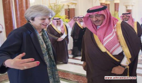 السيدة تيريزا ماي ترفض غطاء رأسها اثناء لقائها مع العاهل السعودي