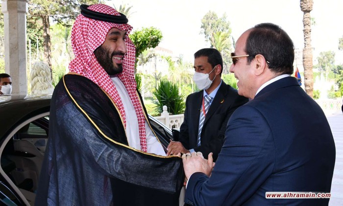 إيكونوميست: ديون مصر تنذر بمواجهة بين السعودية وصندوق النقد