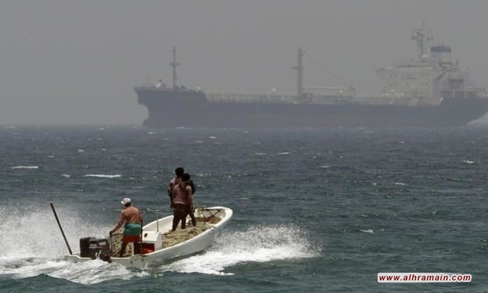 الحوثيون يعلنون استهداف سفنا أمريكية.. وواشنطن تسقط صاروخا قرب مدمرة