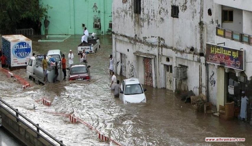 إعلام أمريكي يحذر من تفاقم سيول السعودية والفوضى المتوقعة جراءها