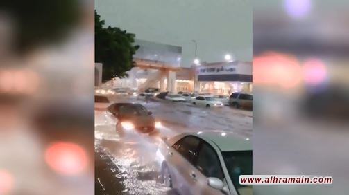 الأمطار تغرق شوارع الطائف وأبها