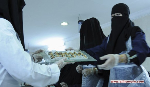 أجور السعوديات أقل بالنصف من أجور السعوديين