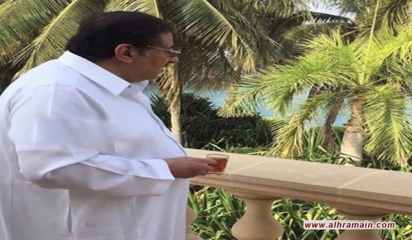 تداول ناشطون على مواقع التواصل الاجتماعي صورة للأمير السعوديّ&nbsp;محمد بن نايف، قيل إنها التُقطت صباح الثلاثاء في قصره بمحافظة جدة