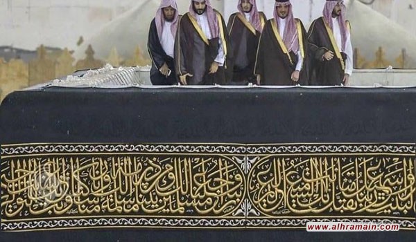 بن سلمان يعتلي سطح الكعبة.. والمسعري: تصرف أحمق