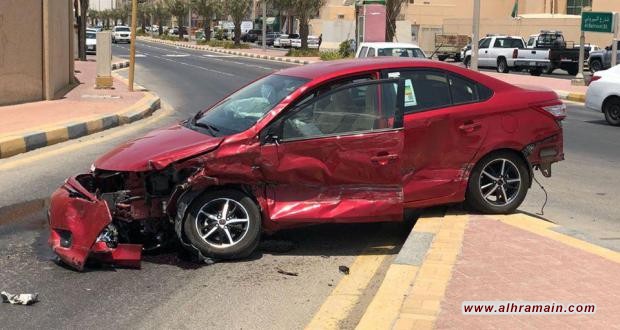 سيارتان لقوات الامن السعودية تصدمان سيارة مدنية في صفوى بالقطيف (فيديو)