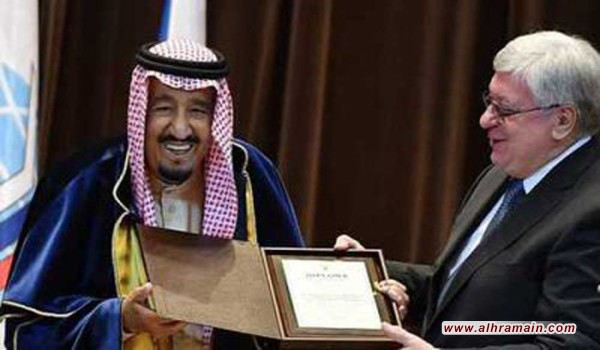 بعد منحه الدكتوراة الفخرية.. العاهل السعودي: الآن أنا الدكتور سلمان 