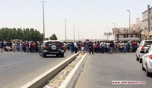 هيئات سعودية تضغط لتغيير مادة تجيز صرف العمال السعوديين