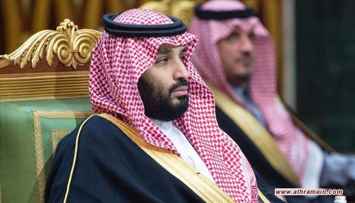 وول ستريت جورنال: بن سلمان اعتكف مع مقربين منه لهذا السبب