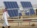 تجارة وسمعة.. إيكونوميست: لهذا تنشيء السعودية أكبر محطة للطاقة الشمسية بالعالم
